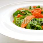 Салат с подкопченной семгой